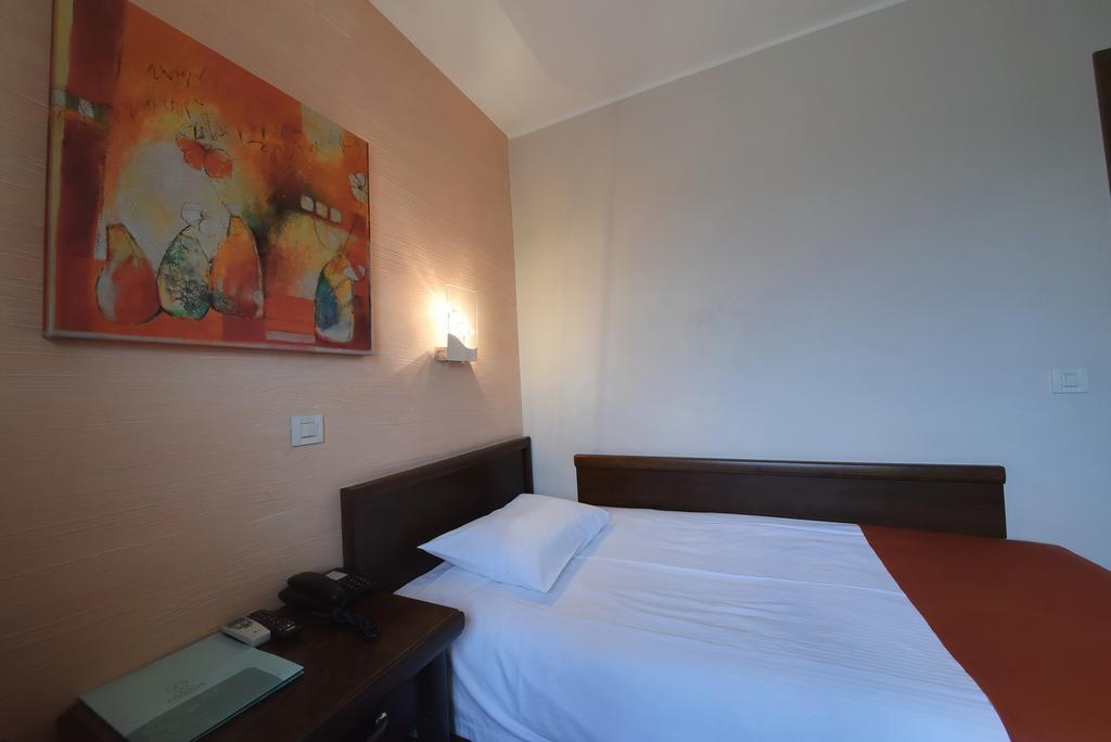 Hotel Prestige Beograd Ngoại thất bức ảnh