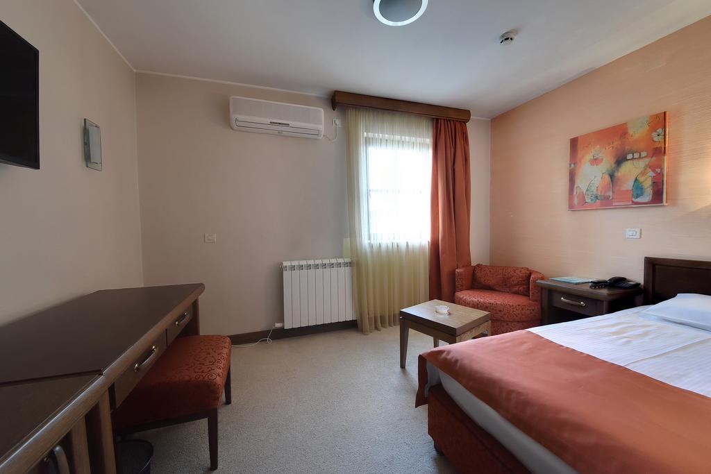 Hotel Prestige Beograd Ngoại thất bức ảnh
